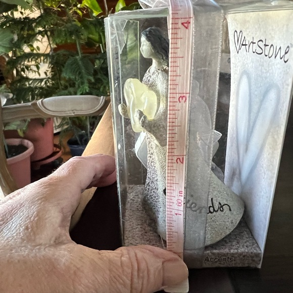 Artstone Friends ornament, approx 4” tall, hearts glow in the dark - Picture 5 of 5